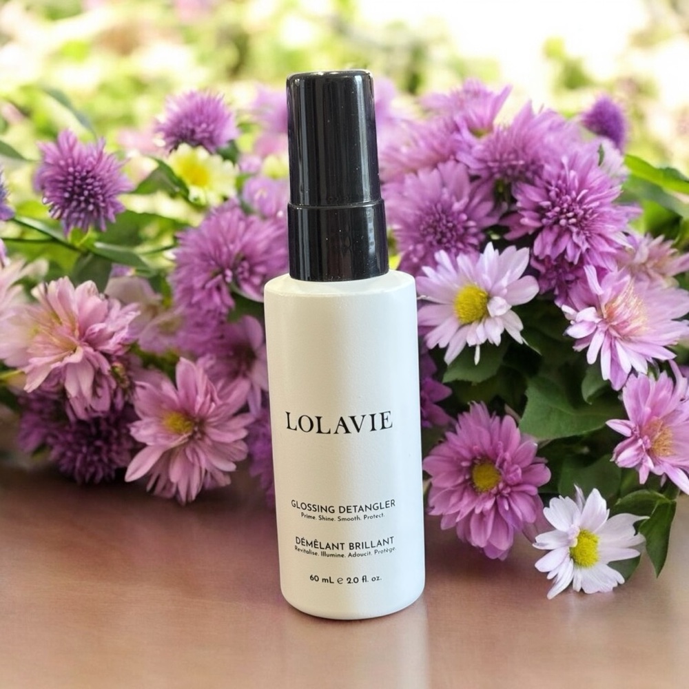 LOLAVIE Glossing Detangler Spray for Women
